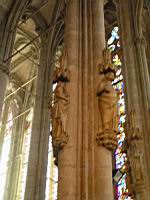 Carcassonne, Basilique St-Nazaire & St-Celse, Colonne & Statues (1)